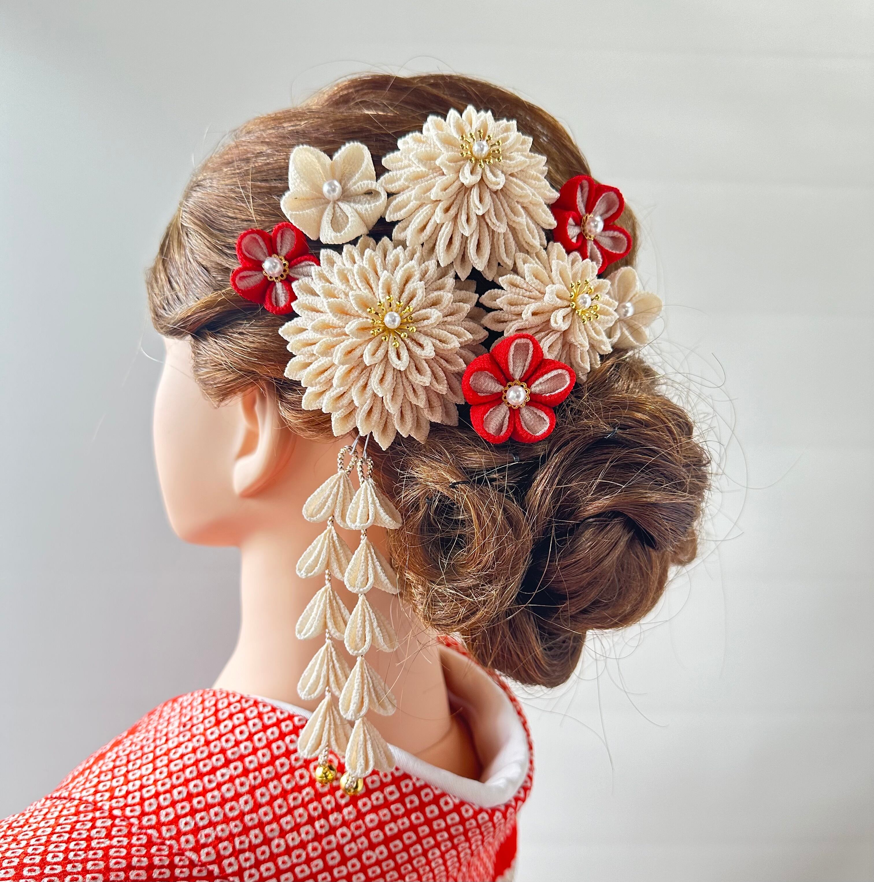 つまみ細工 髪飾り ・ オフホワイト 赤 ／ 成人式 結婚式 卒業式  