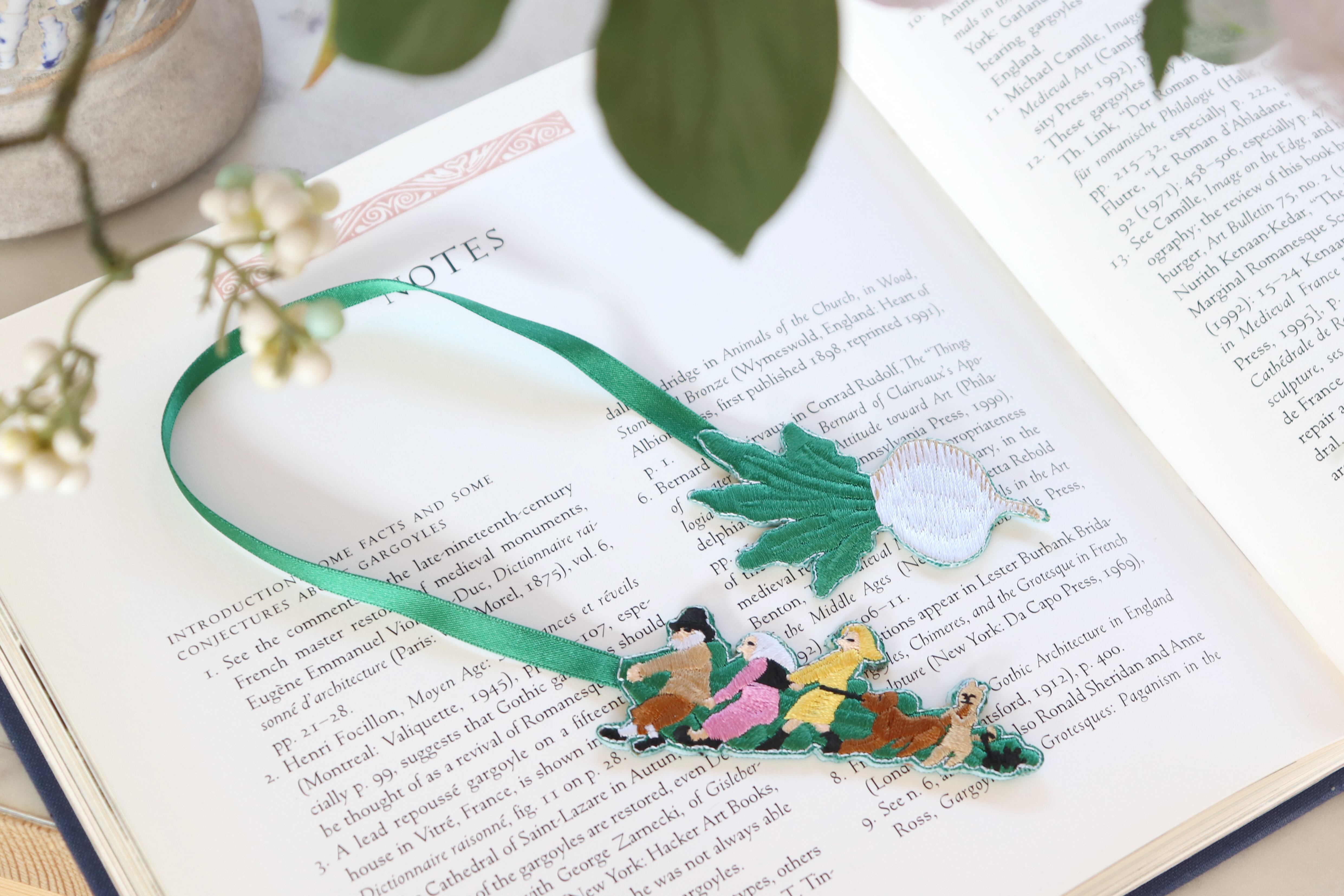 刺繍ワッペンのブックマーカー【おおきなカブ】