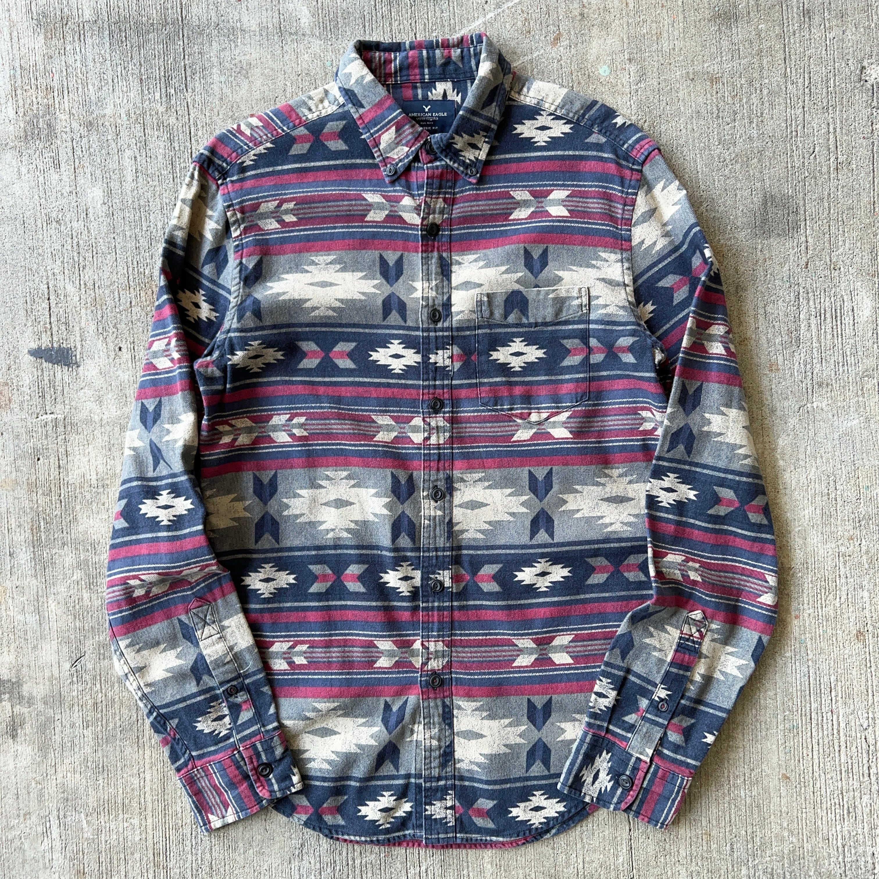 AMERICAN EAGLE Native Pattern Shirt ネイティブ柄 コットンシャツ 【3000円均一商品】【2点以上の購入で1000円OFF】【TH0546】 | 【公式】Thrift Tokyo & TAROCK 古着・ヴィンテージ通販 AMERICAN EAGLE Native Pattern Shirt ネイティブ柄 コットンシャツ 【3000円均一商品】【2点以上の購入で1000円OFF】【TH0546】 | 【公式】Thrift Tokyo & TAROCK 古着・ヴィンテージ通販