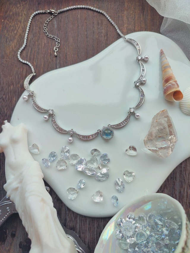 【QUEEN KISSES GLITTER LACE UP NECKLACE ／（XX353） 】