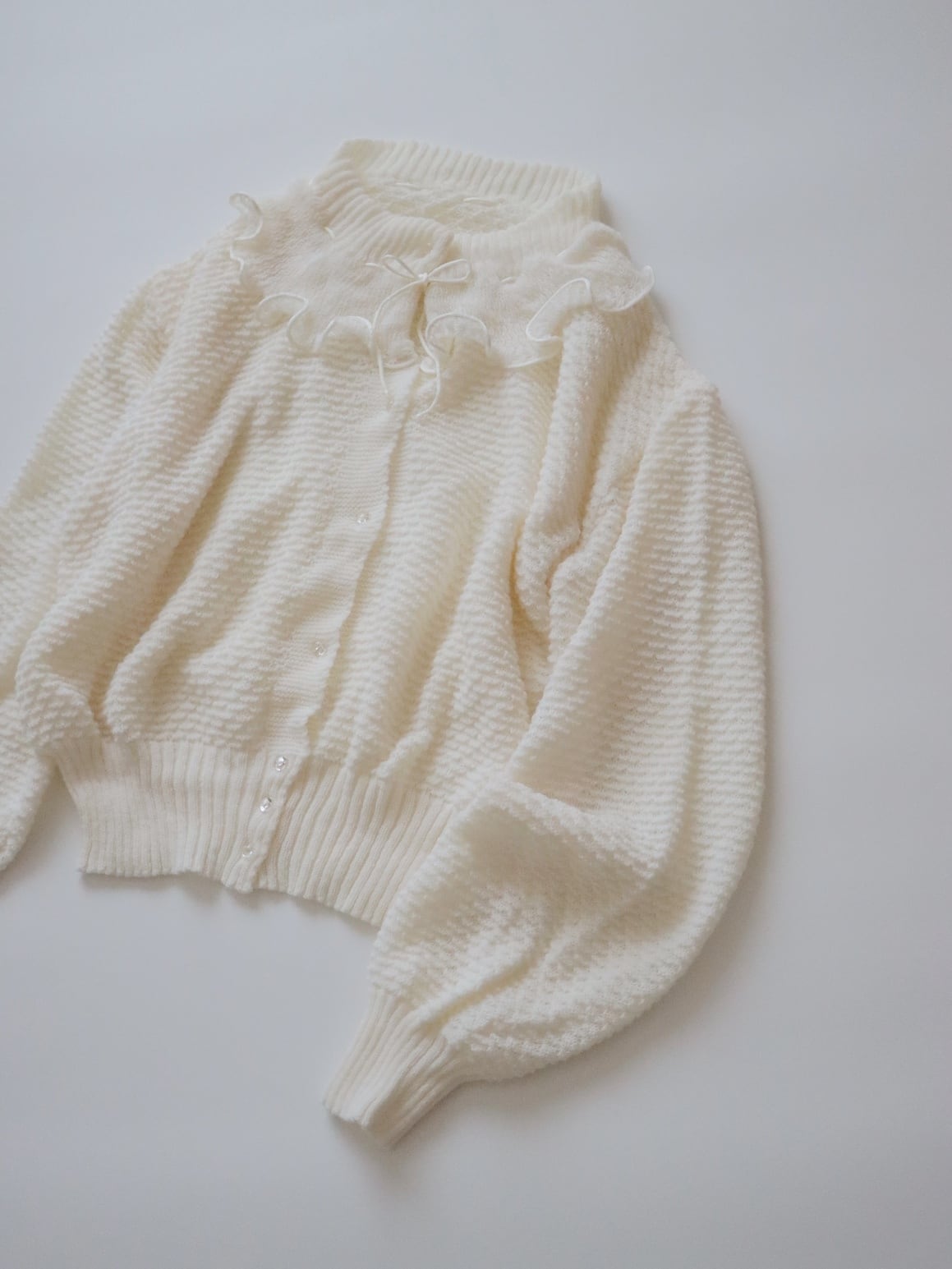●frill collared & ribbon crochet knitted ivory color design cardigan