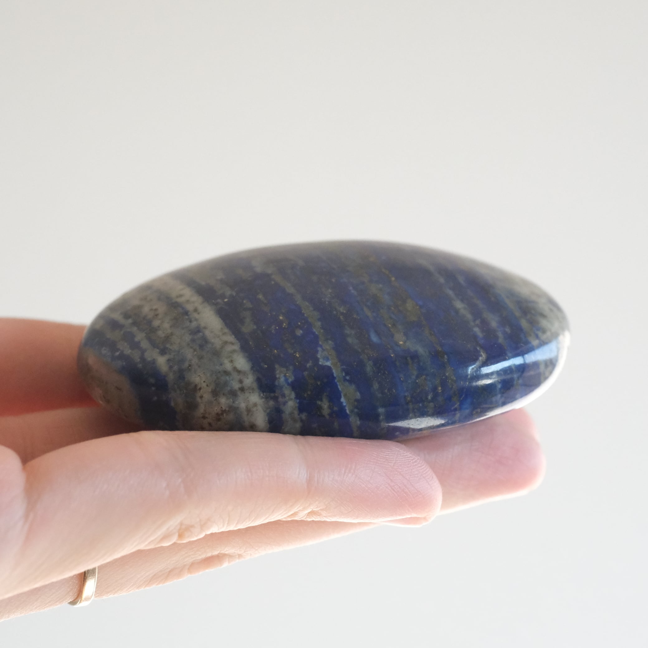 ラピスラズリの握り石 〇 青金石・瑠璃 | ふれる