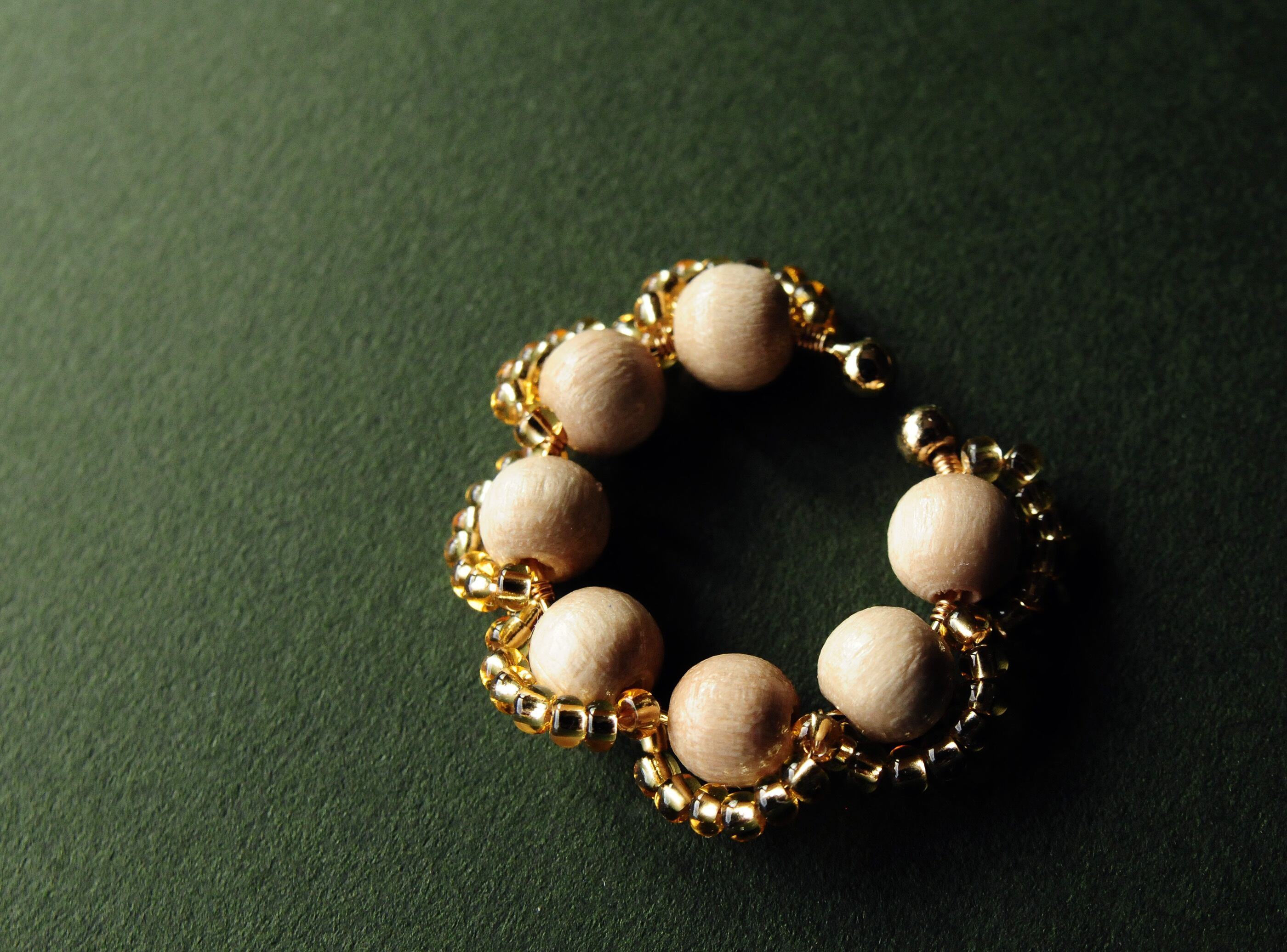 <Rollo~イロヅクビジュー~>イヤーカフ『 White Wood × Gold 』