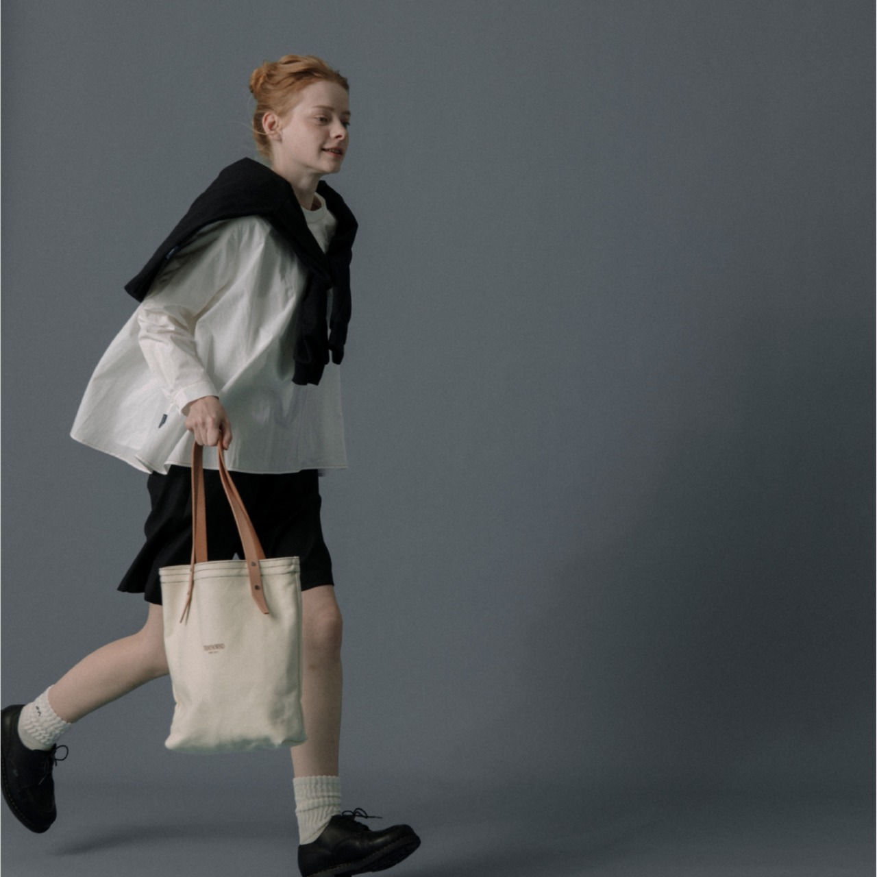 ボートネック ワイドシルエット ブラウス ( バックプリントあり）  F0037 - 11