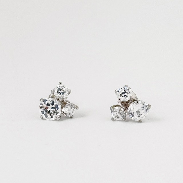 ジルコニア 3マウンテン スタッドピアス