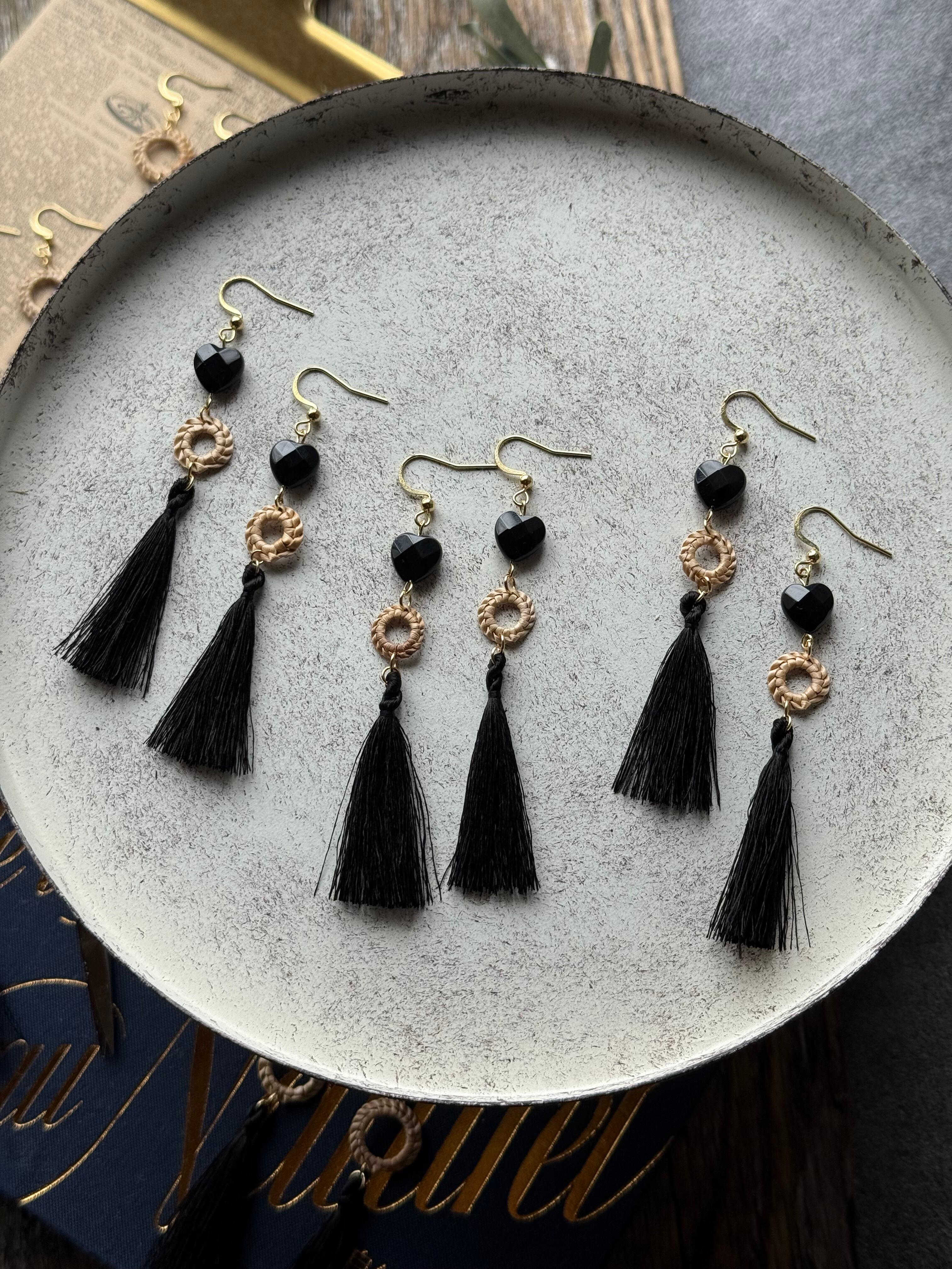 泥黒タッセルピアス – Kumejima Tsumugi × Getto × Black Onyx | AOIFARM