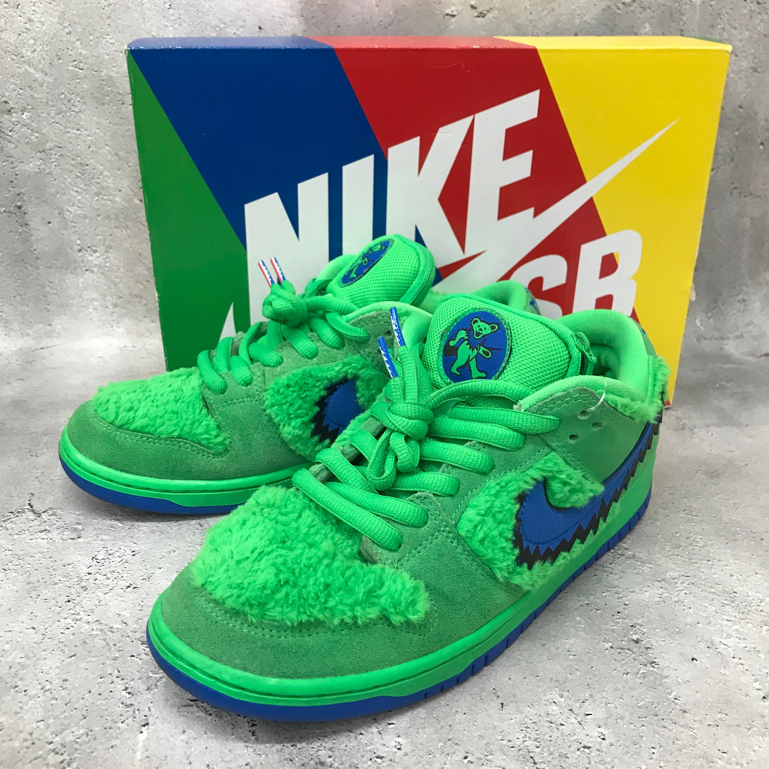 GRATEFUL DEAD × NIKE SB DUNK LOW  