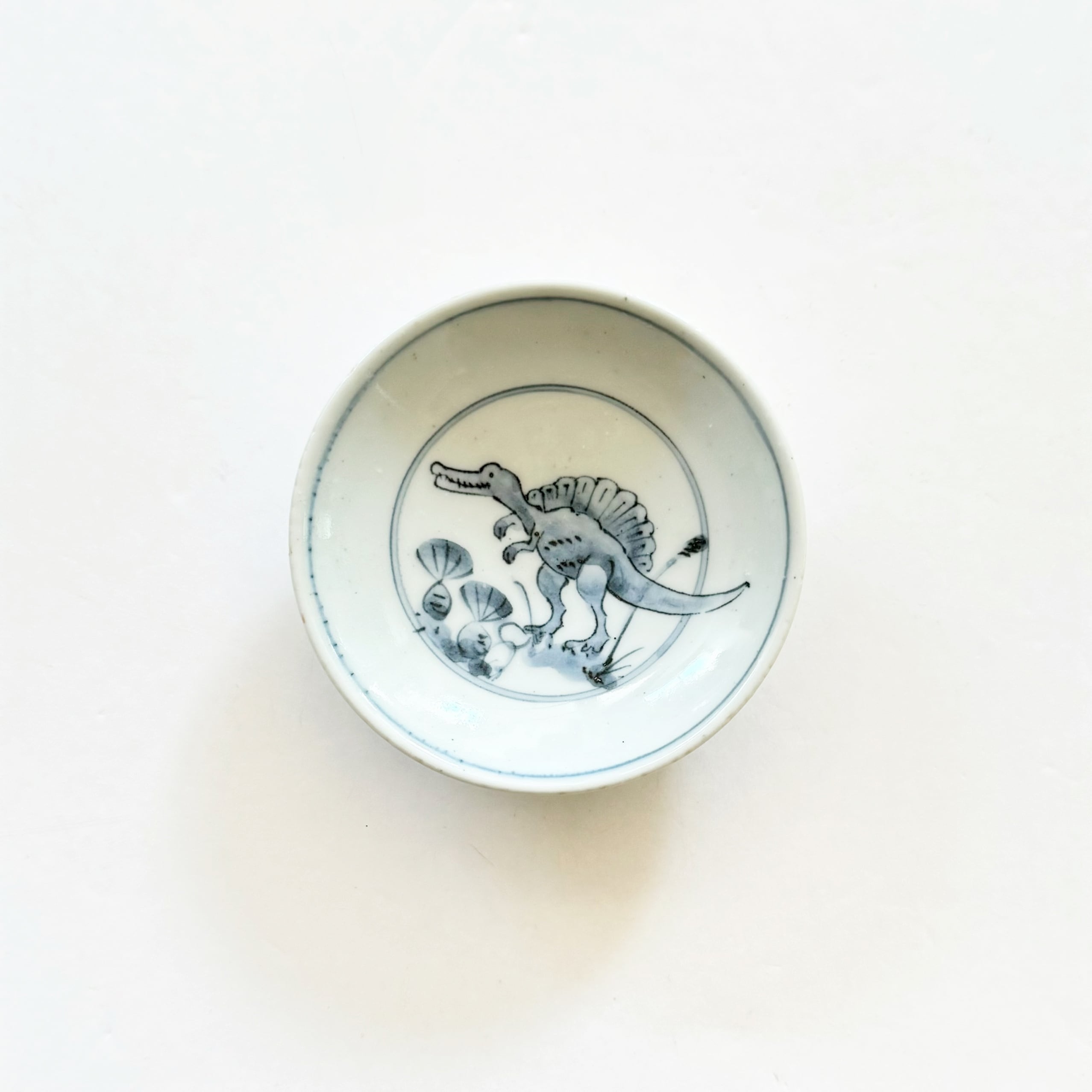 DINOSAUR 豆皿 スピノサウルス《studio wani》 | 24to3［西富陶磁器