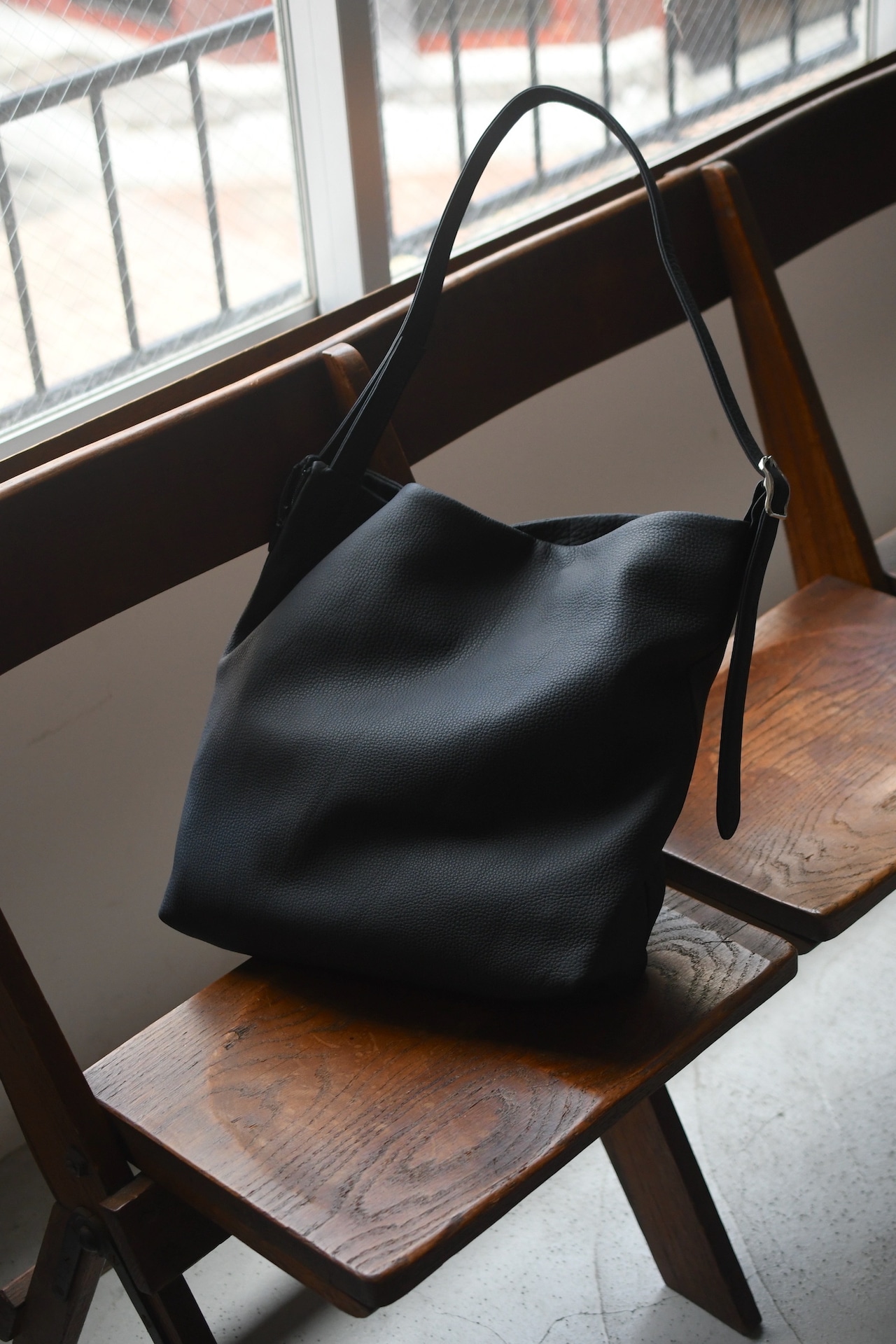 ERA. / EO SHRINK  RE:PIPE BAG (BLACK)