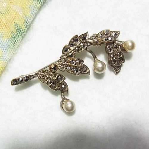 マーカサイトが埋まったフラワーブローチ  　ヴィンテージアクセサリーのセール通販　11409B