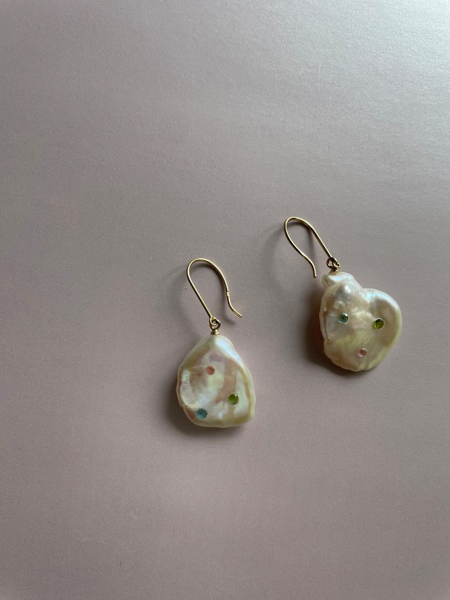 【K18YG】Petal Keshi Pearl & Multi-Color Gemstone Hook Pierce