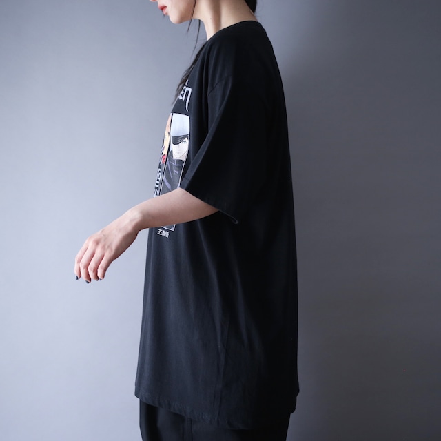 "呪術廻戦" 4-character box printed over silhouette h/s tee