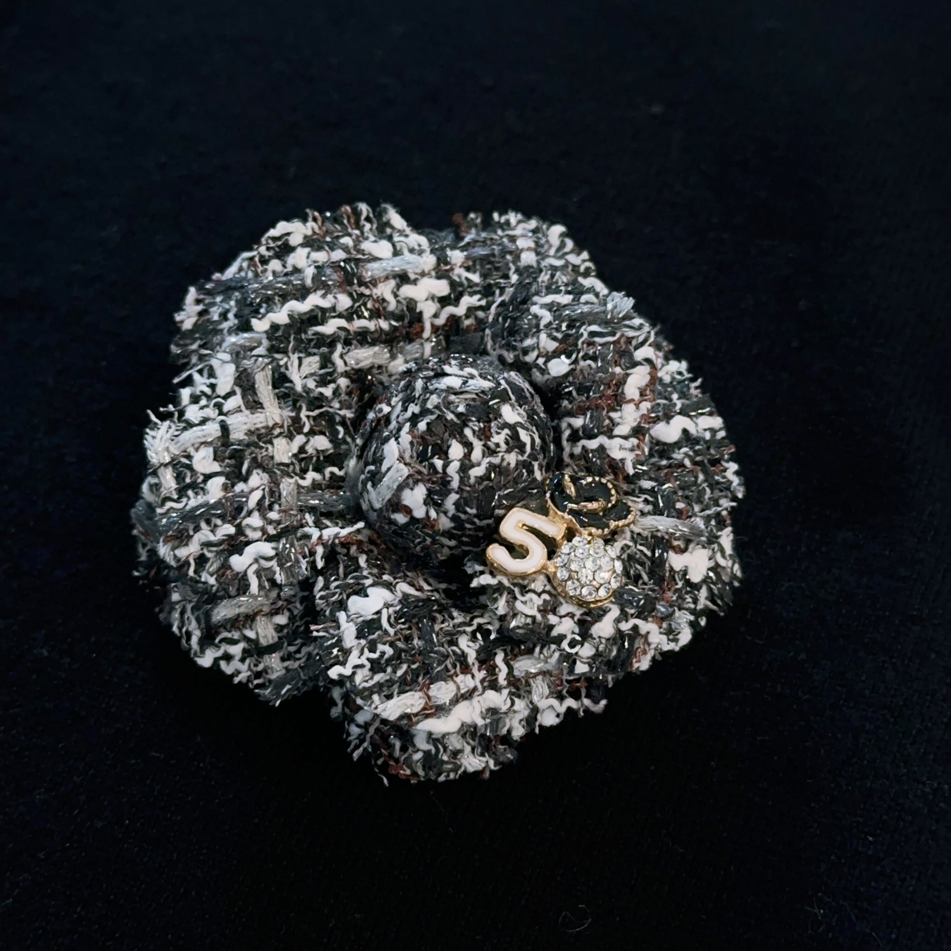 カメリアブローチ　ツイード春用