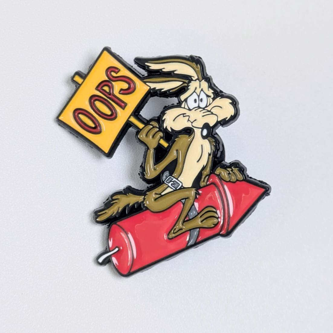 送料無料! ★ピンズ PINS★ピンバッジ 【 Looney Tunes ( ルーニーテューンズ )】ワイリーコヨーテ / OOPS爆弾 〚アメリカン雑貨 アメトイ〛