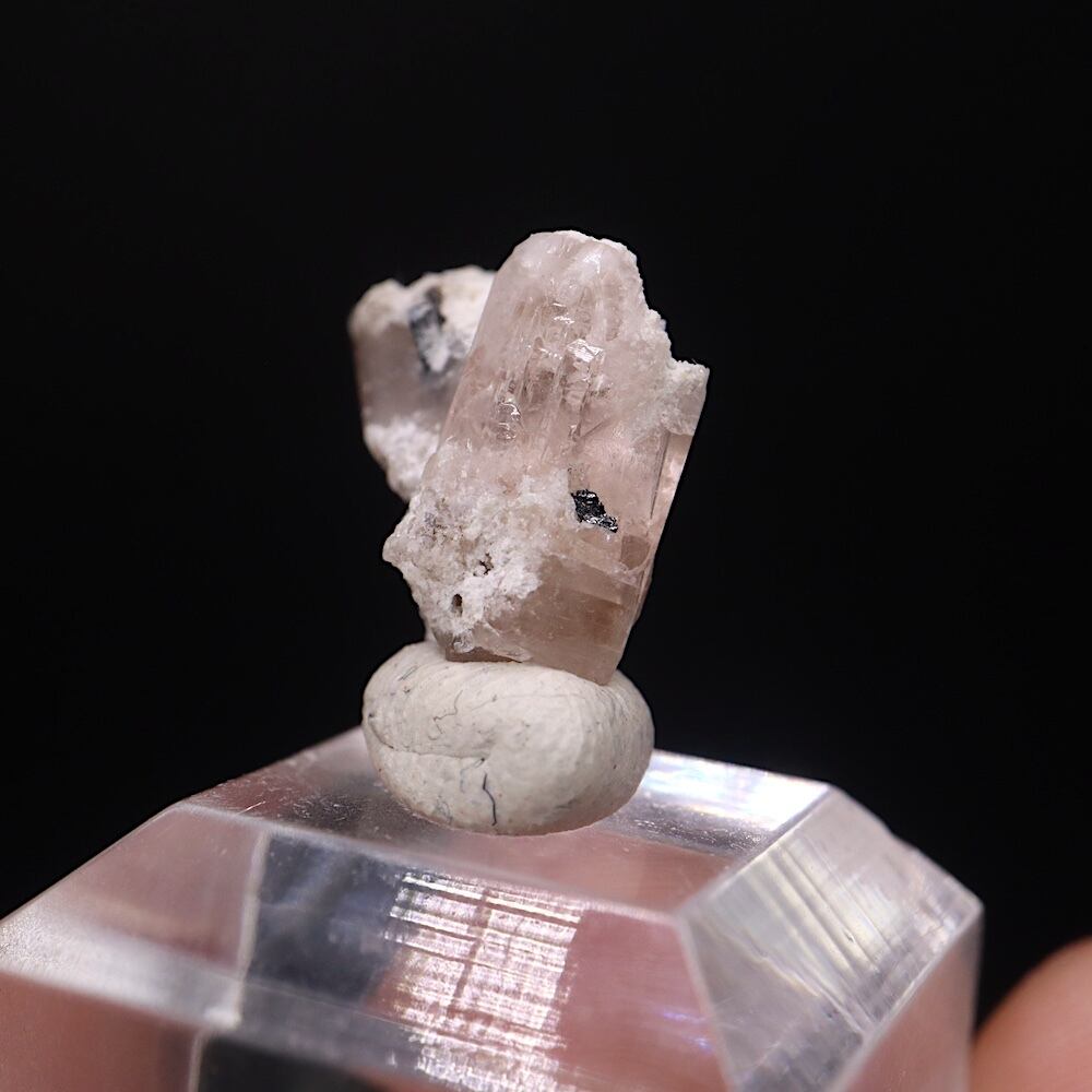 超レア！ピンクトパーズ 0.9g 原石 TZ454 鉱物 パワーストーン 天然石