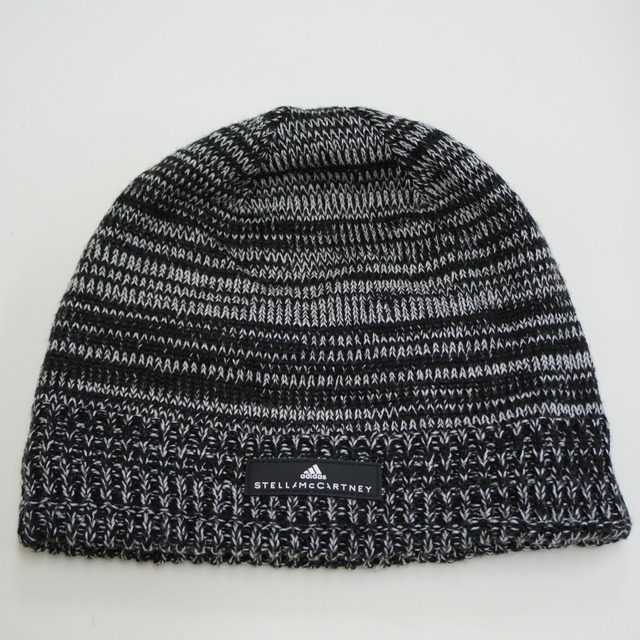 アディダス ステラマッカートニー(adidas stella McCartney)黒・白　Black・white　ニット帽　　B16
