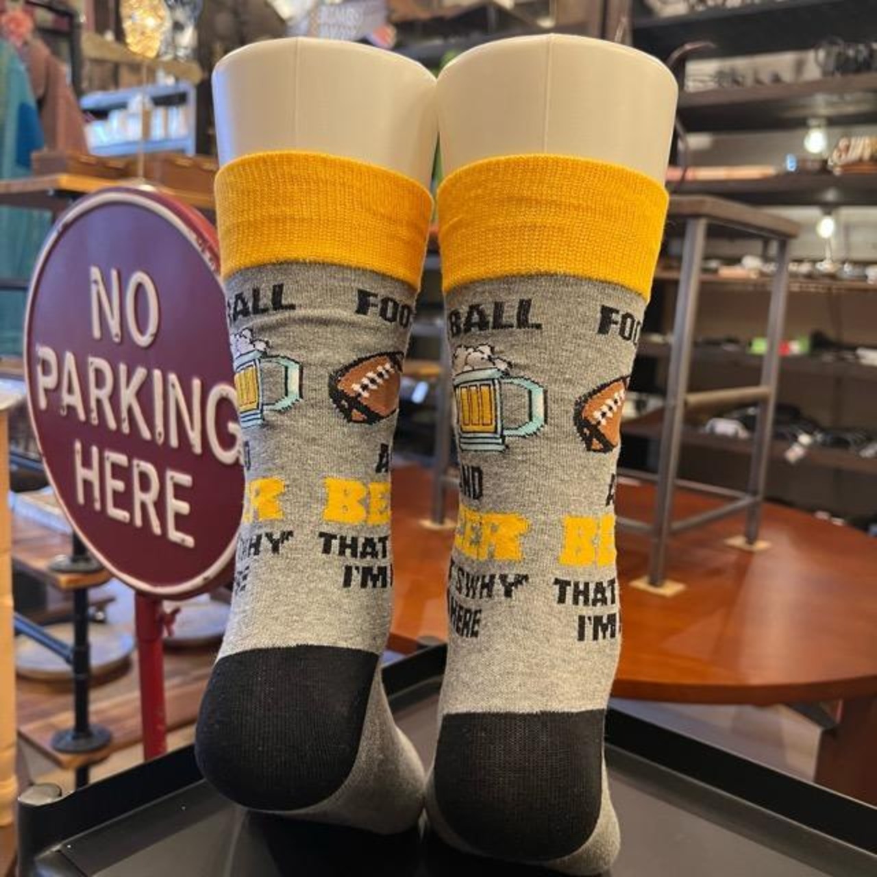 TOPANGA SOCKS Men's football and beer socks, perfect for footwear and small gifts.