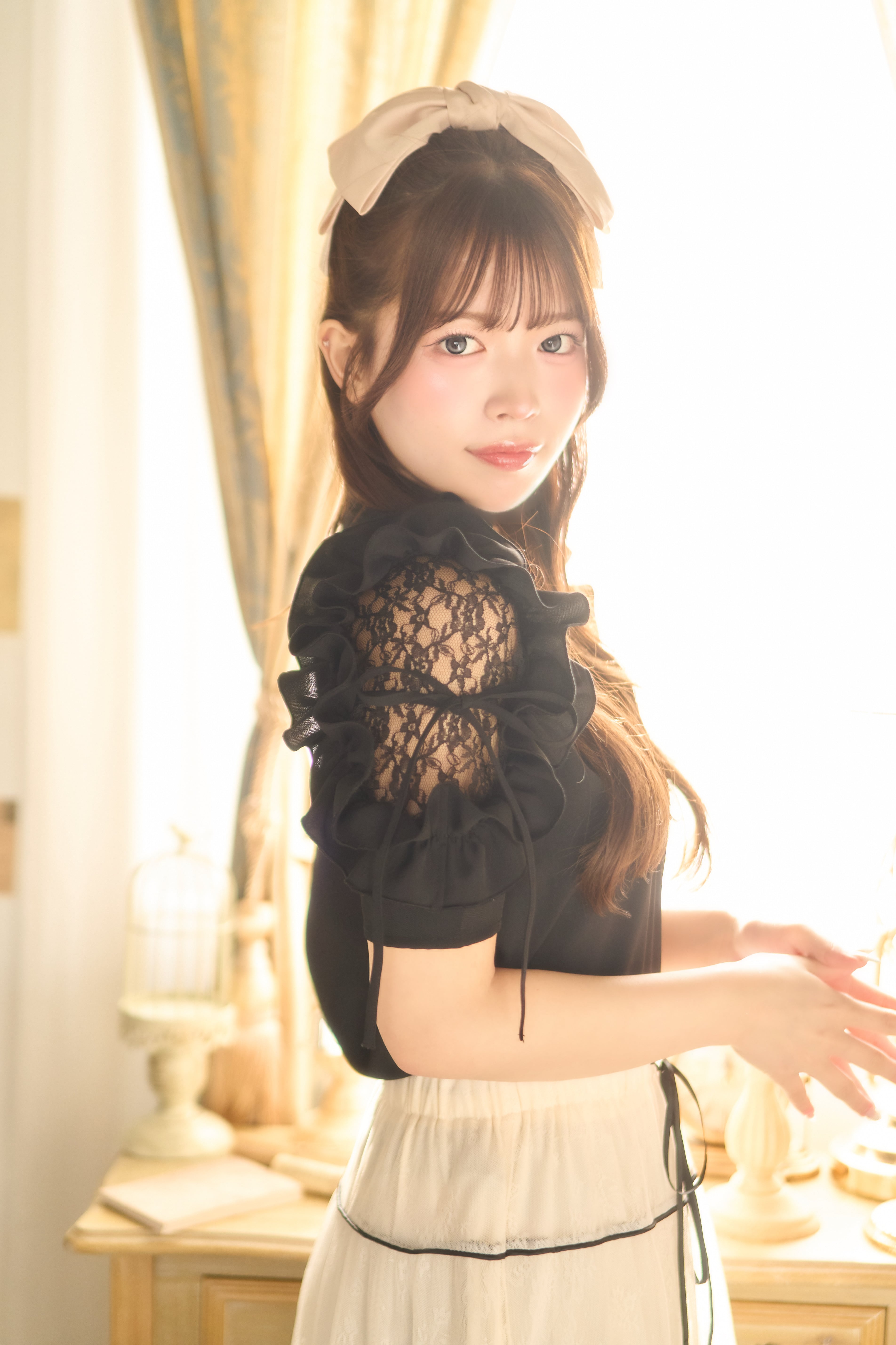 きらきらショルダーフリルブラウス