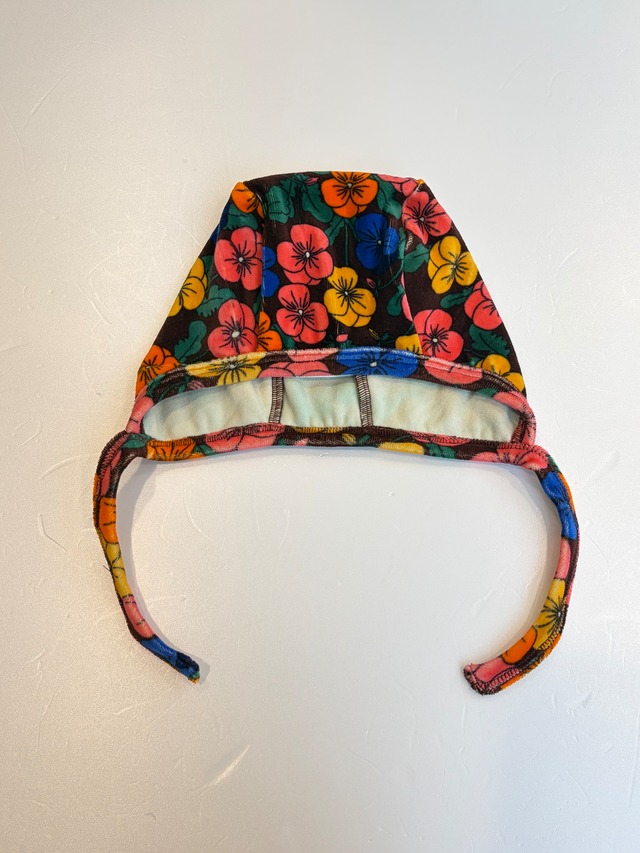 【26AW】minirodini(ミニロディーニ)Violas aop veelor baby helmet multi(44-46/48-50)帽子 ベビー ボンネット 花柄 ベロア