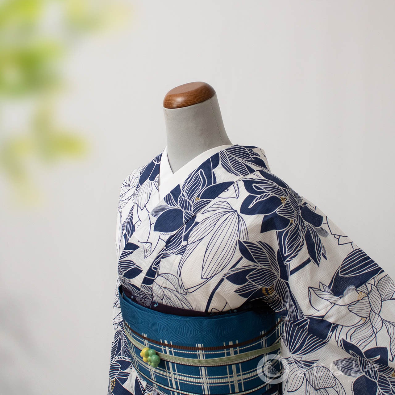 着物ユーザー必見‼️ 美品‼️綿麻浴衣　お誂え　白×藍色 綿麻浴衣 白地に蓮 | きじばとや