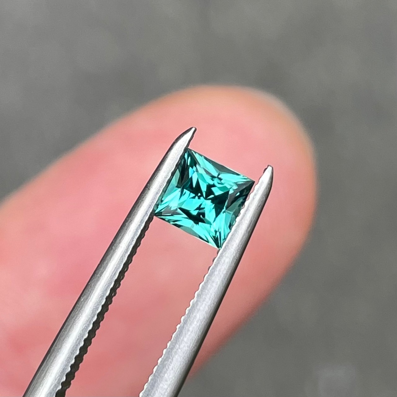 ラグーン&オレンジトルマリン セット 4.2x4.2x3mm, 合計0.74ct ナミビア産