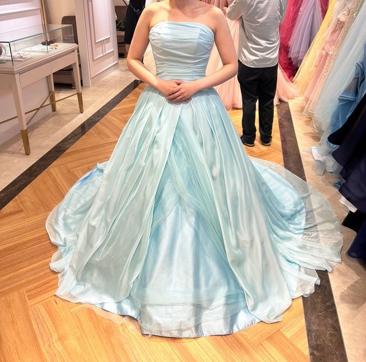 カラードレス ベアトップ ブルー デザイン感 爽やかで優しいブルー  