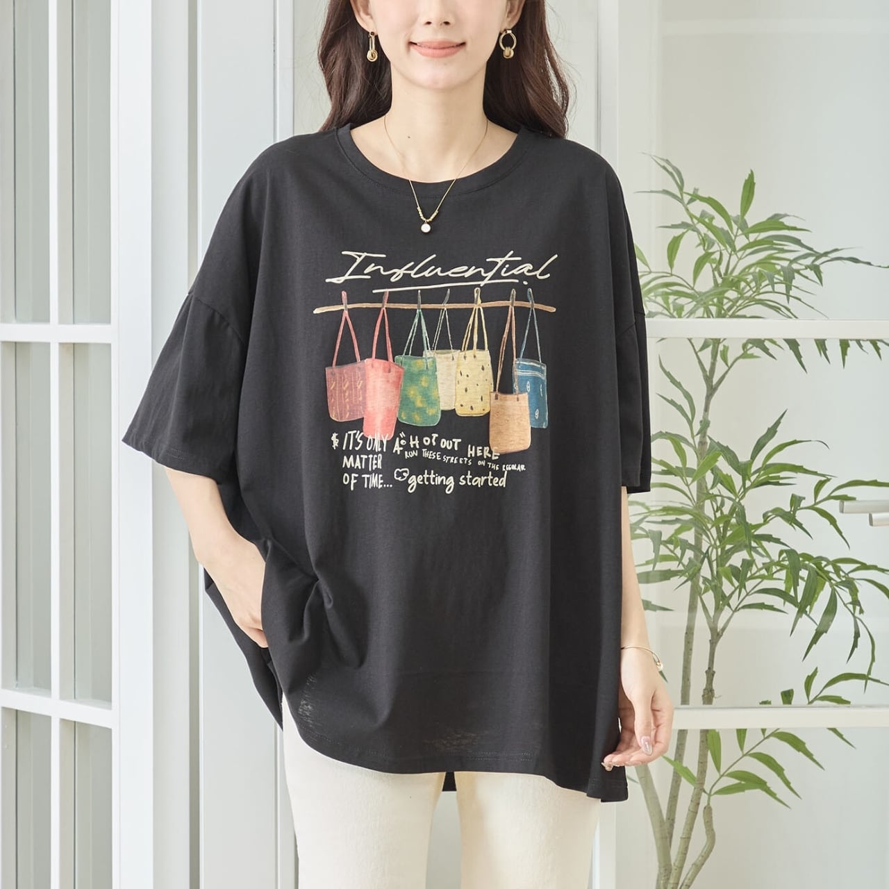 TRUBE オシャレかわいいデザイン　綿素材　プルオーバー　ゆったりサイズ 新作][TRUBE]バッグ柄ロゴプリントTシャツ 半袖 ラウンドネック