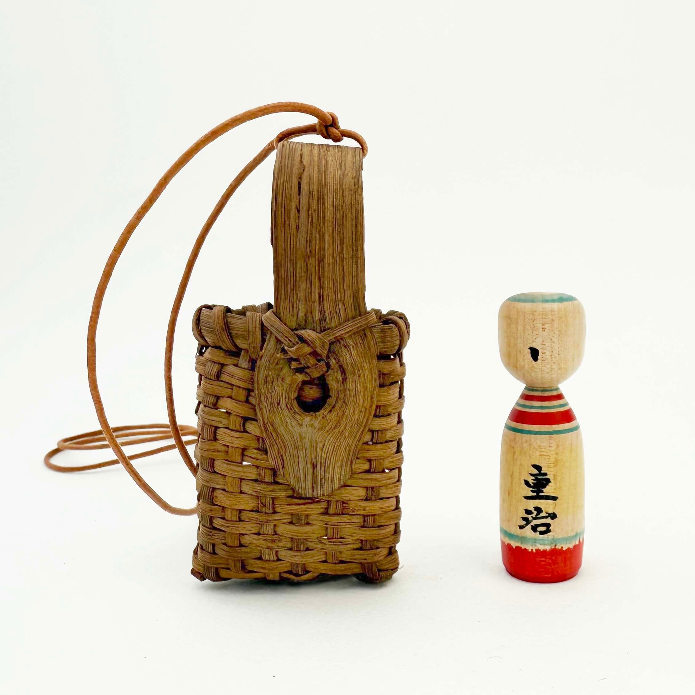 葡萄蔓こけしペンダント籠+瀬谷重治こけし