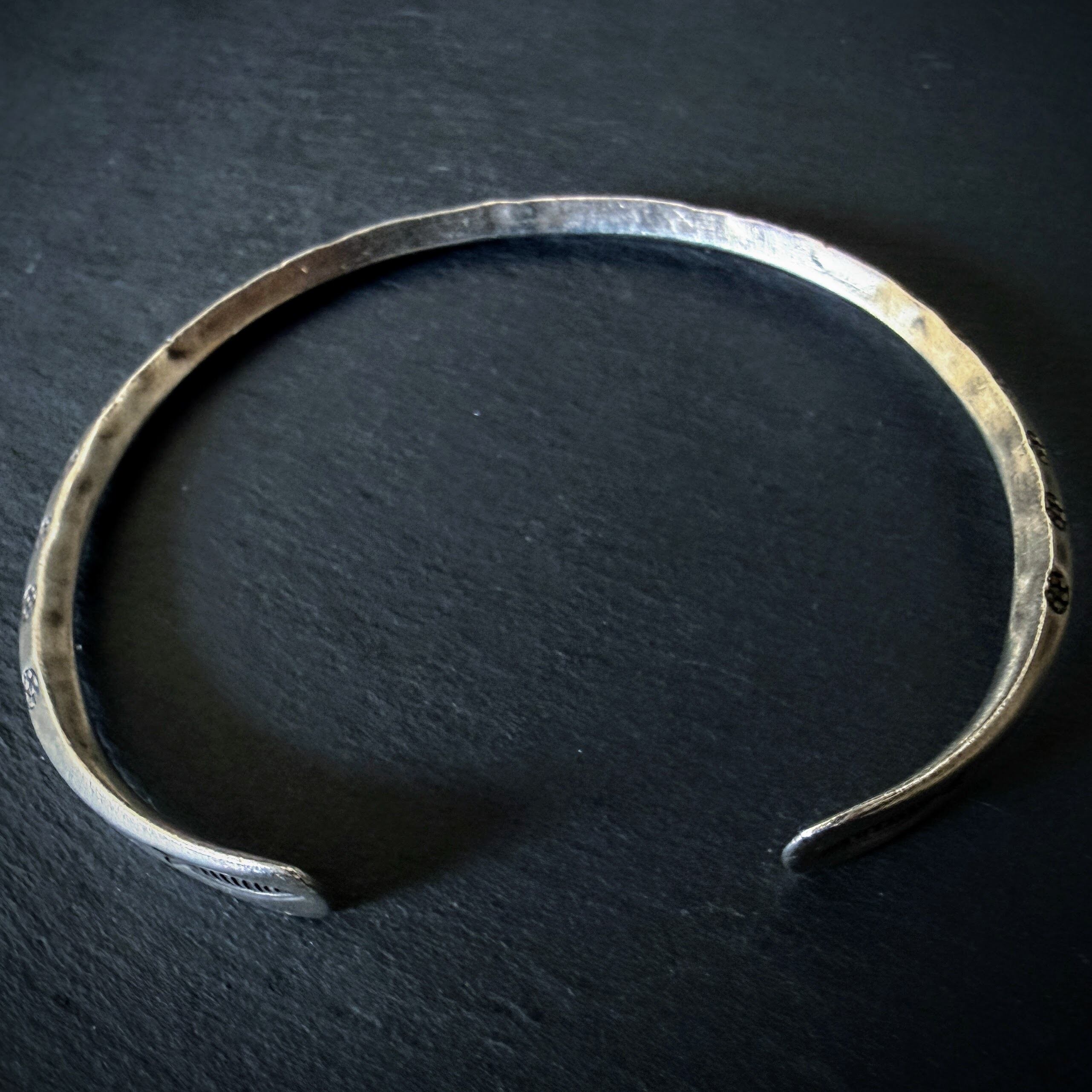 Ridge Bangle | カレンシルバー バングル | Orbit8