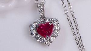 J37-8 Ptピジョンブラッドルビーペンダント［01149782］