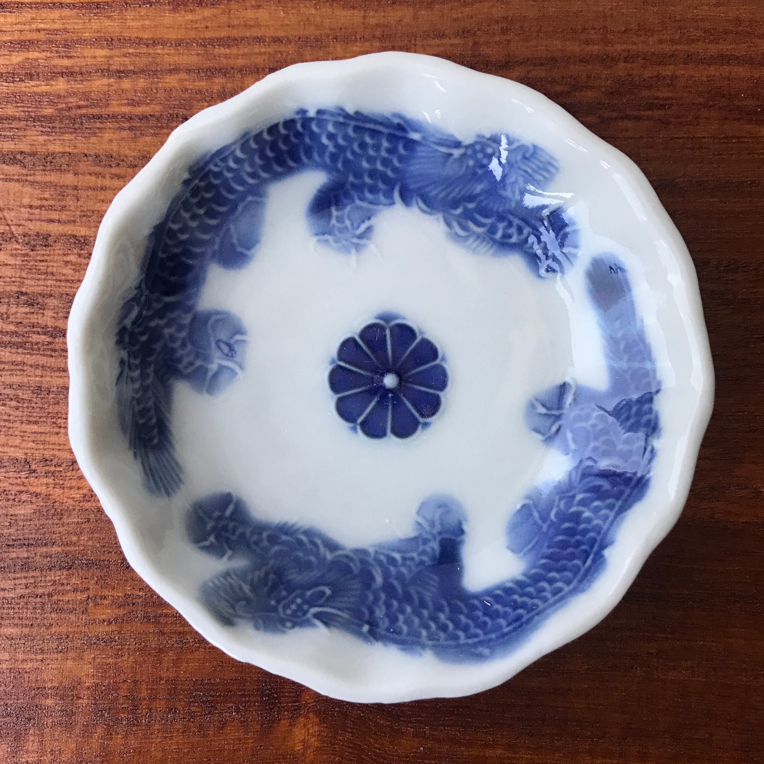 二匹の龍と菊の型押し豆皿 | むかしのうつわ 迦史庵