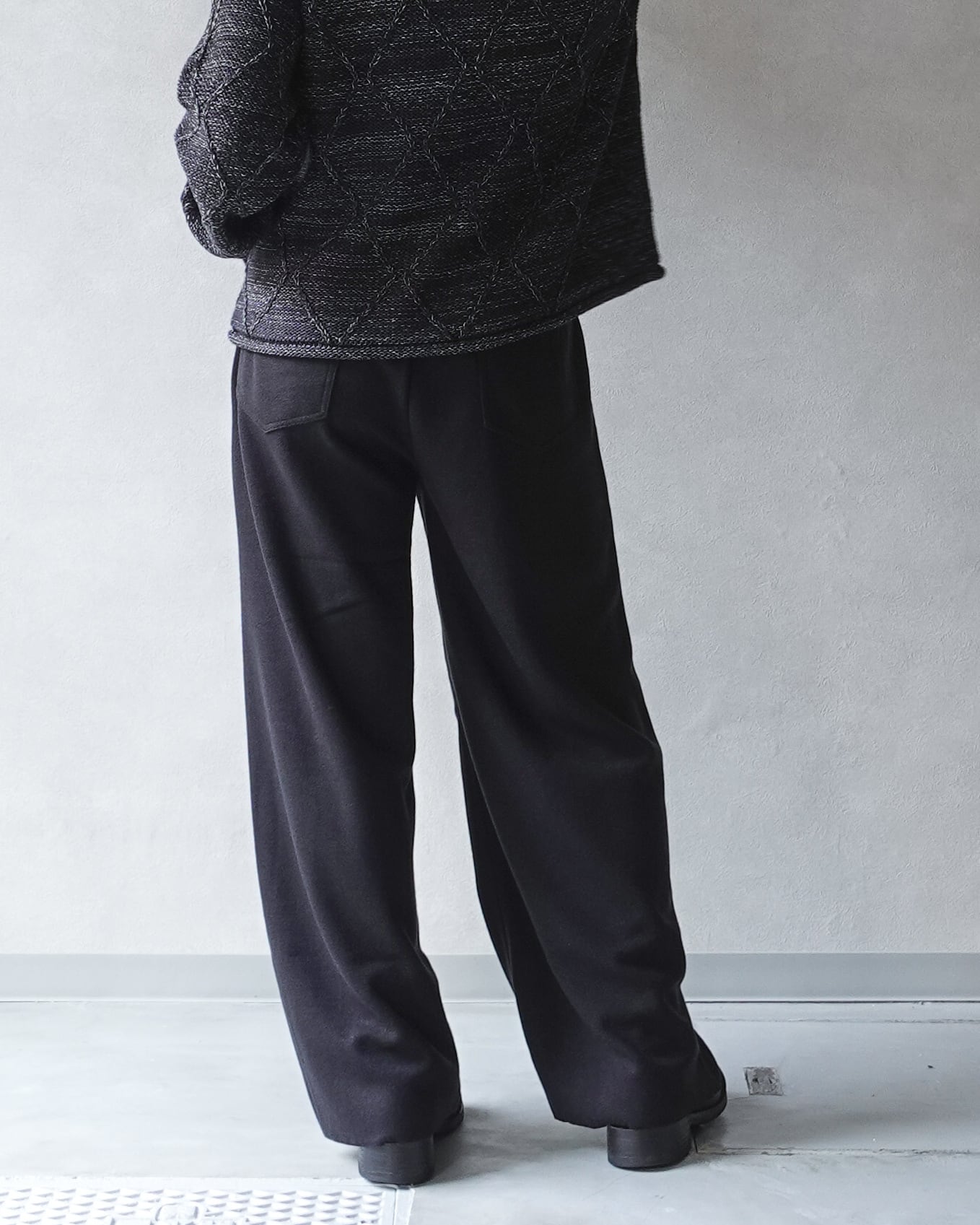 saby RIB TUCK BAGGY PANTS - Milano rib - BLACK | nua