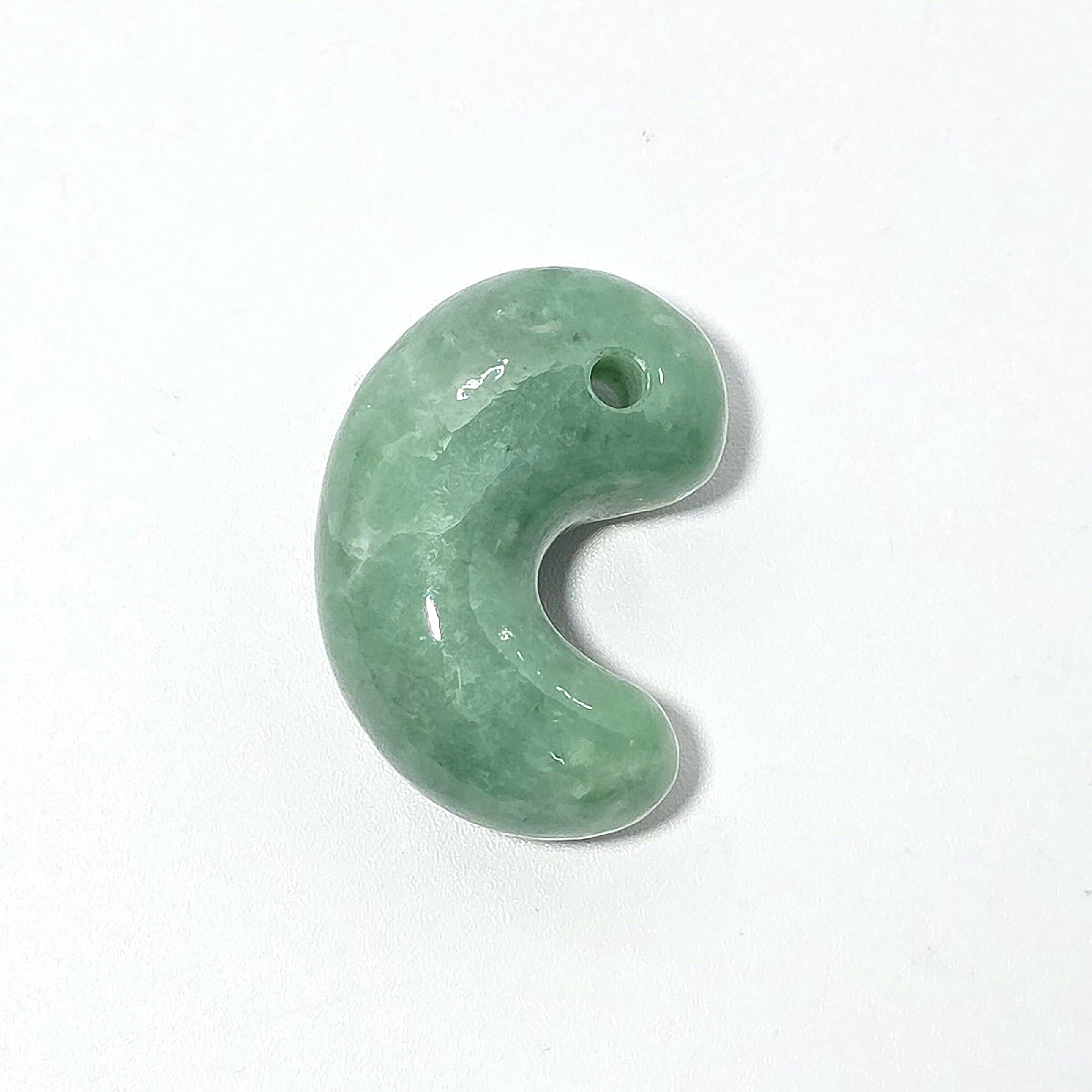 緑色 糸魚川翡翠勾玉 BMT0561 | 糸魚川翡翠工芸家 赤羽可行BASE