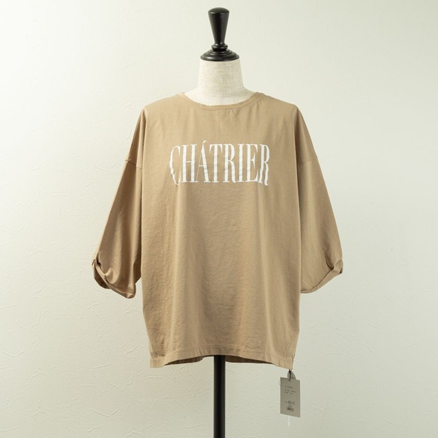 【MICA&DEAL／マイカアンドディール】"CHATRIER"ロゴプリントT-shirt（ベージュ）