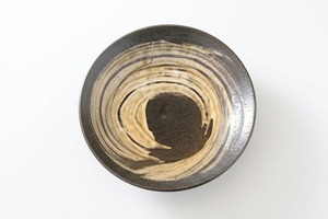 刷毛目向鉢／飯田隼人