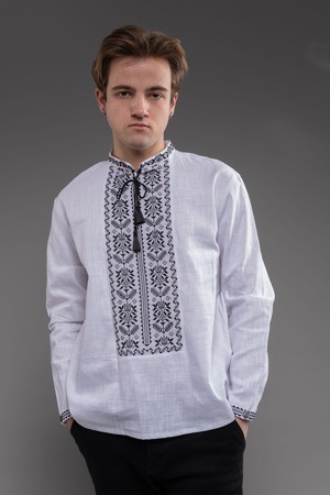 ウクライナ刺繍ヴィシヴァンカ・クラシック　クロスステッチ手刺繍　Lサイズ　メンズ