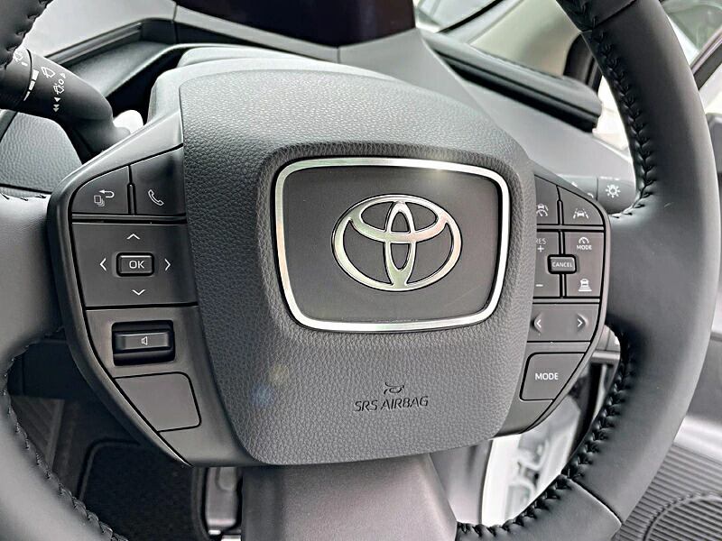 トヨタ プリウス PRIUS60系 2023.1~ 5代目 ステアリングトリム クローム4589402458276