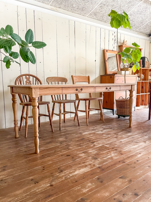 ホワイトオーク材ターンドレッグダイニングテーブル “スレンダー”(アンティーク調ろくろ足テーブル) W1400〜2400 4〜8人掛け 引き出し付きダイニングテーブル