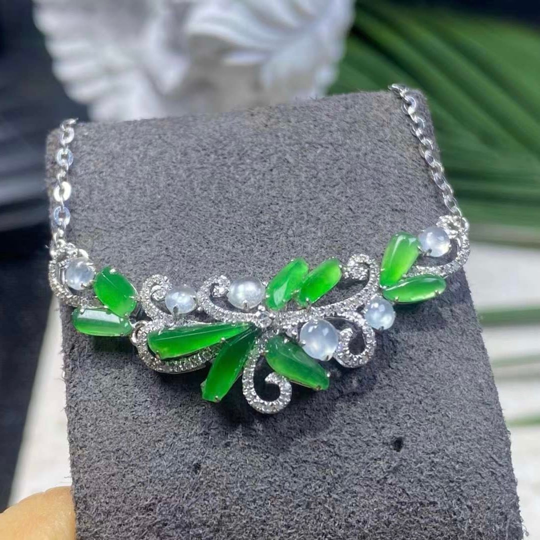本翡翠ネックレス ダイヤモンド  ダイヤ ミャンマー産 陽緑 高級品