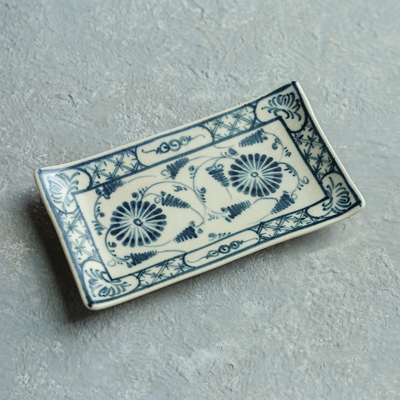 伝統的な模様が美しい、ベトナムの器