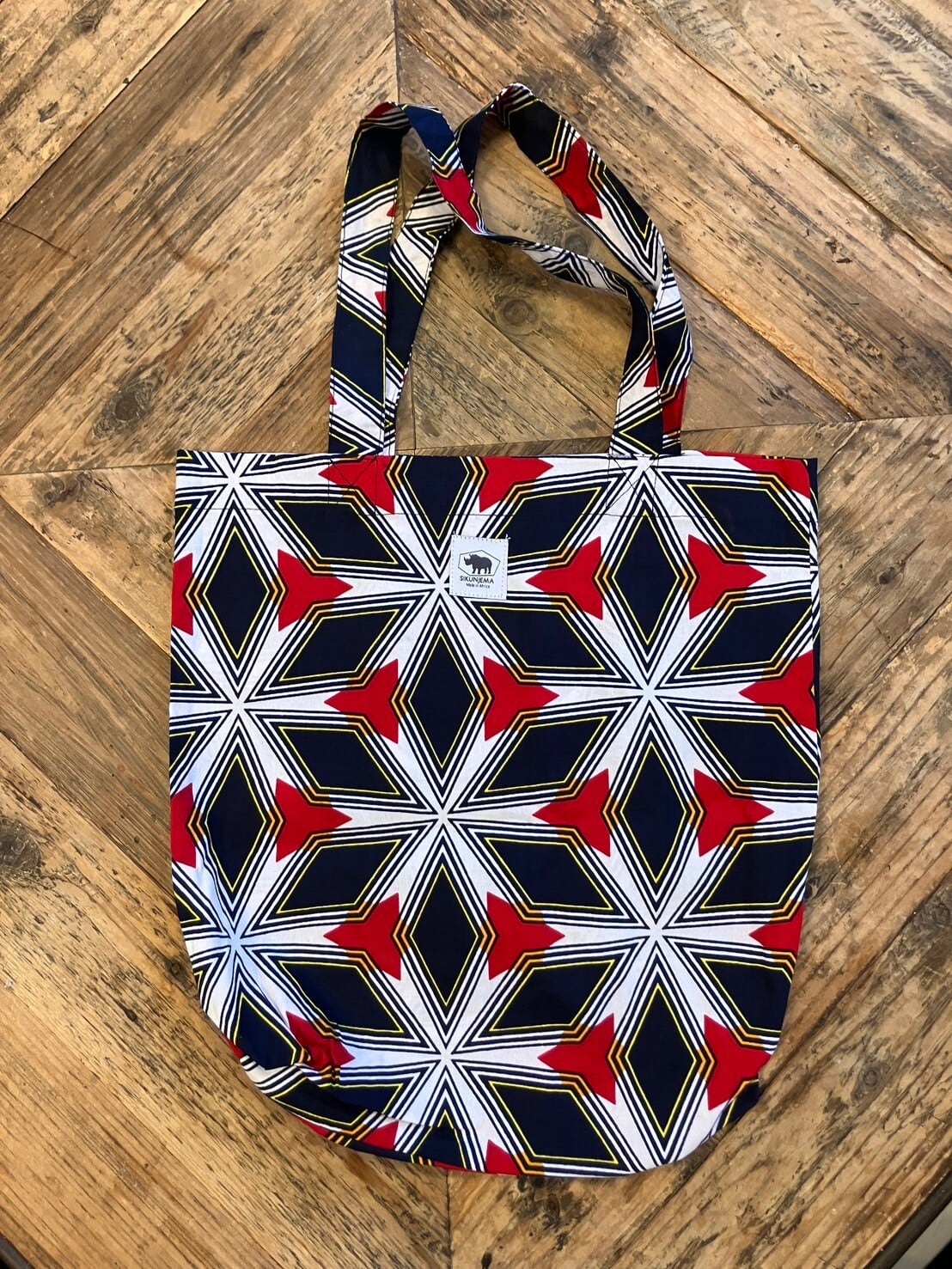 トートバック = red white =