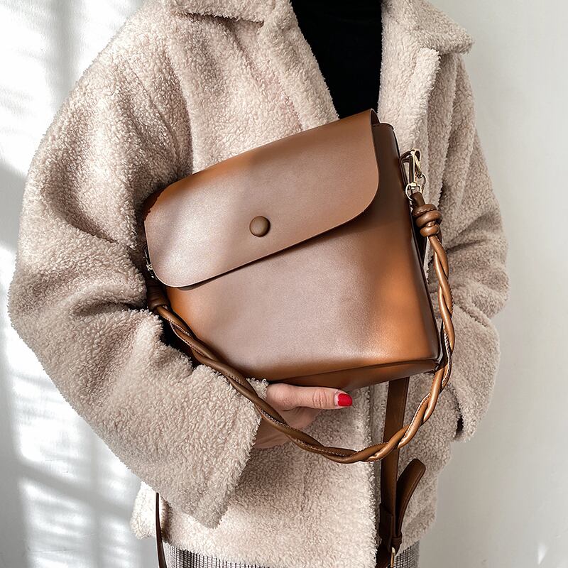 オータムウィンターレッドスタンダード レトロ 秋物 冬物 スクウェア メッセンジャーバッグ 手作りハンドバック12015198436