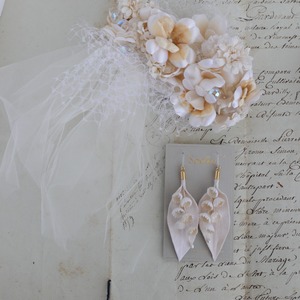 【minne特集掲載】布花フリルすずらん( オールホワイト) ピアス・イヤリング