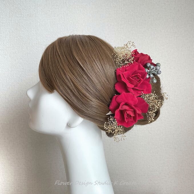 赤い薔薇とゴールドのカスミソウのヘッドドレス　ウェディング　ブライダル　結婚式　赤　薔薇　バラ　髪飾り　美女と野獣 | Flower Design  Studio K Create powered by BASE