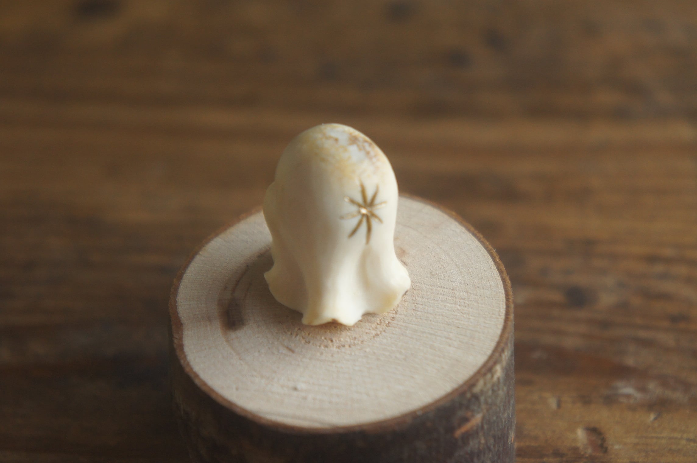 鹿角彫刻「兎角亀毛」お祈りおばけ【5】 | deer bone 