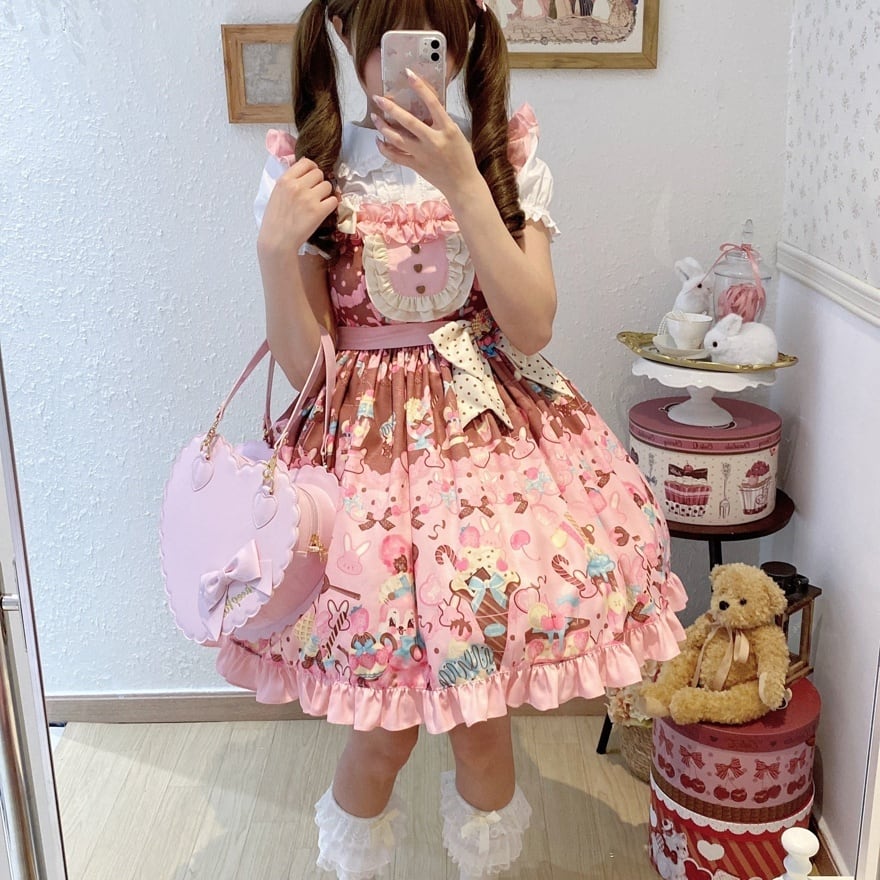ゆめかわいい量産型 ｜うさぎとスイーツが踊る ピンクのジャンパー