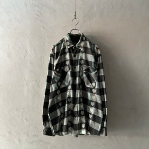 -MALE TRAIN- 90's  Heart & Checkered Shirt