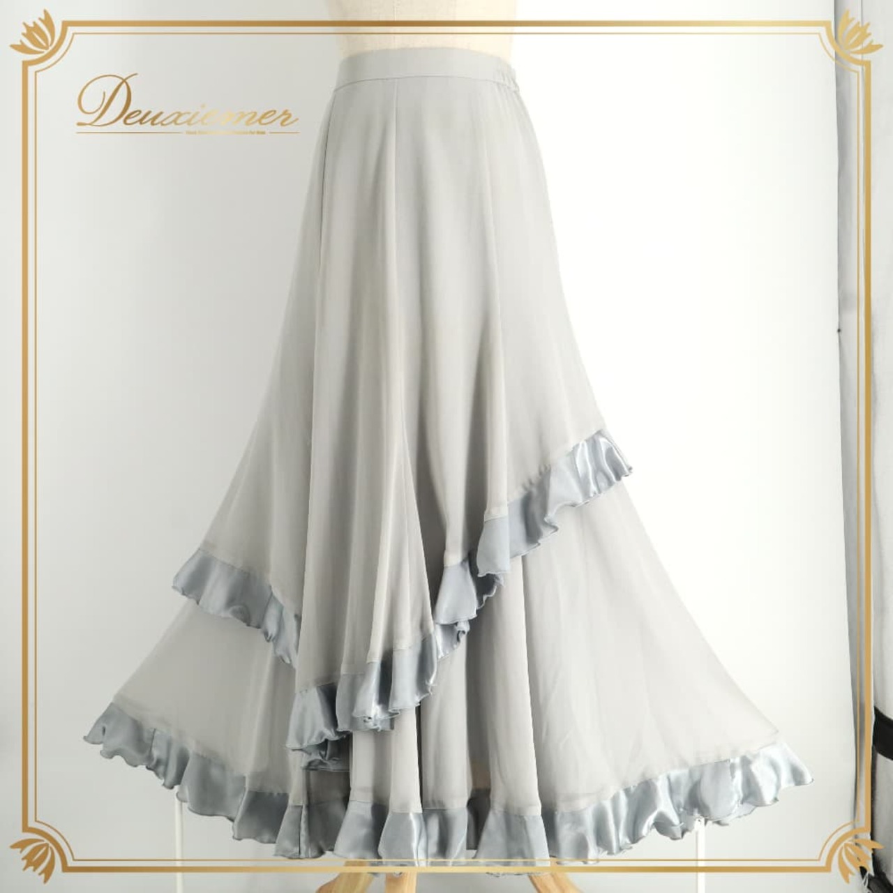 社交ダンス 衣装 PAPILLON パピヨン スカート レッスンウェア グレイ系 無地 シンプル フリル 裾フリル シルバー系 サテン生地 光沢 灰色 銀 フレアスカート 軽やか 華やか かわいい おしゃれ 上品 大人っぽい レディース ダンス ダンス衣装 練習 レッスン 練習着 社交ダンス衣装
