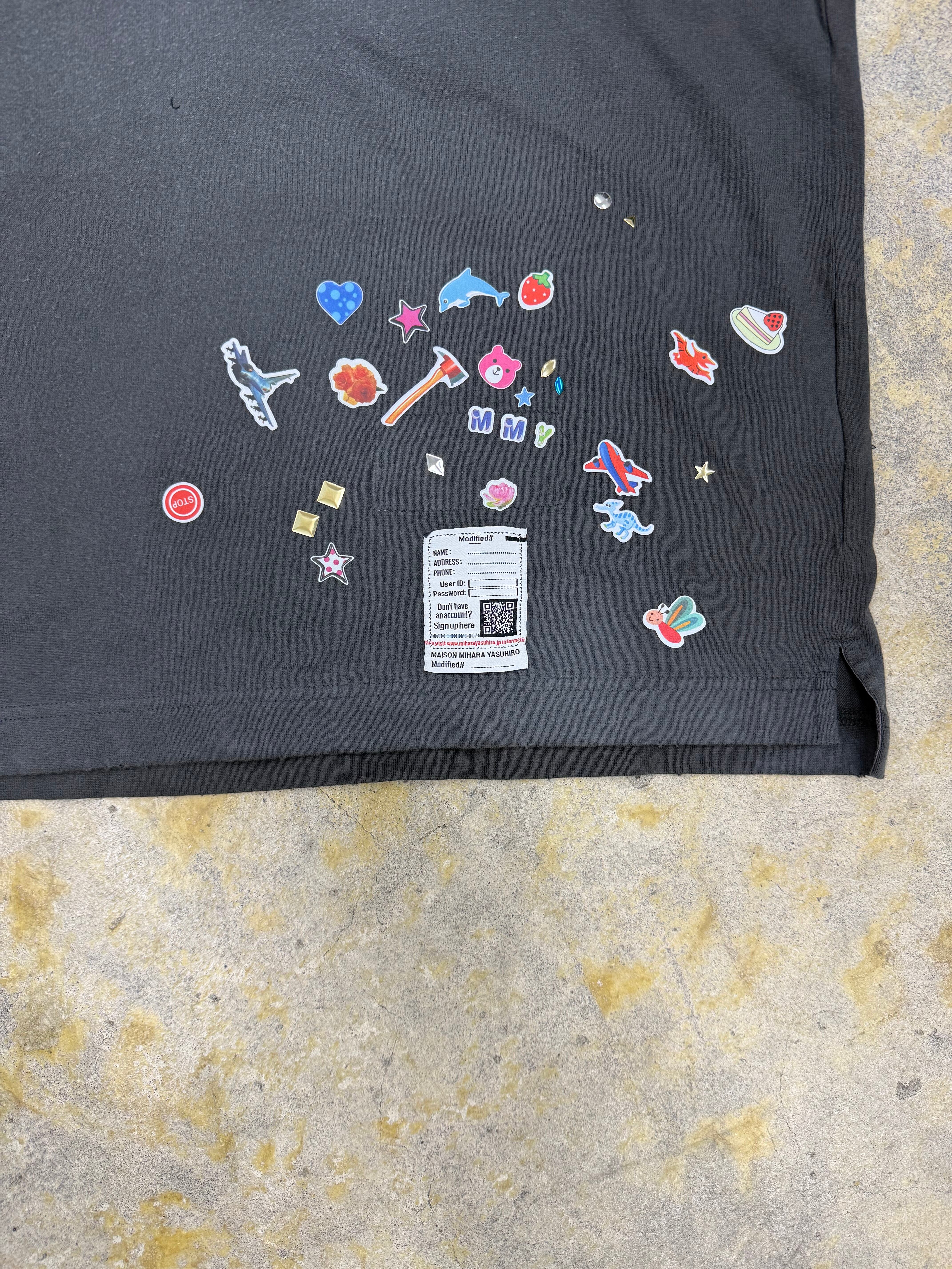 Maison MIHARA YASUHIRO | KIDS STICKER TEE | BLACK | HOWDAY