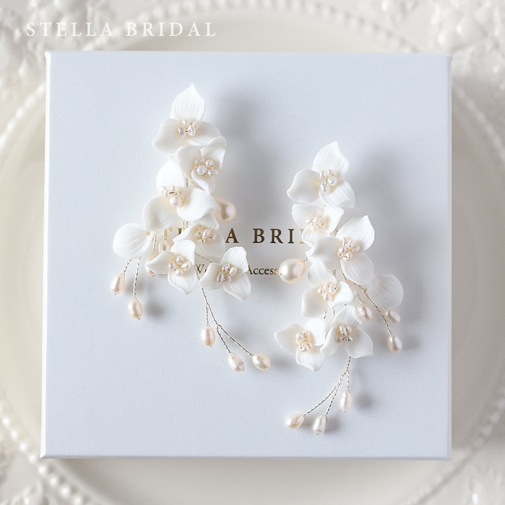 STELLA BRIDAL ホワイトフラワーと淡水パールのブライダルヘッドドレス 受注生産品】ホワイトフラワーと淡水パールのブライダルヘッド